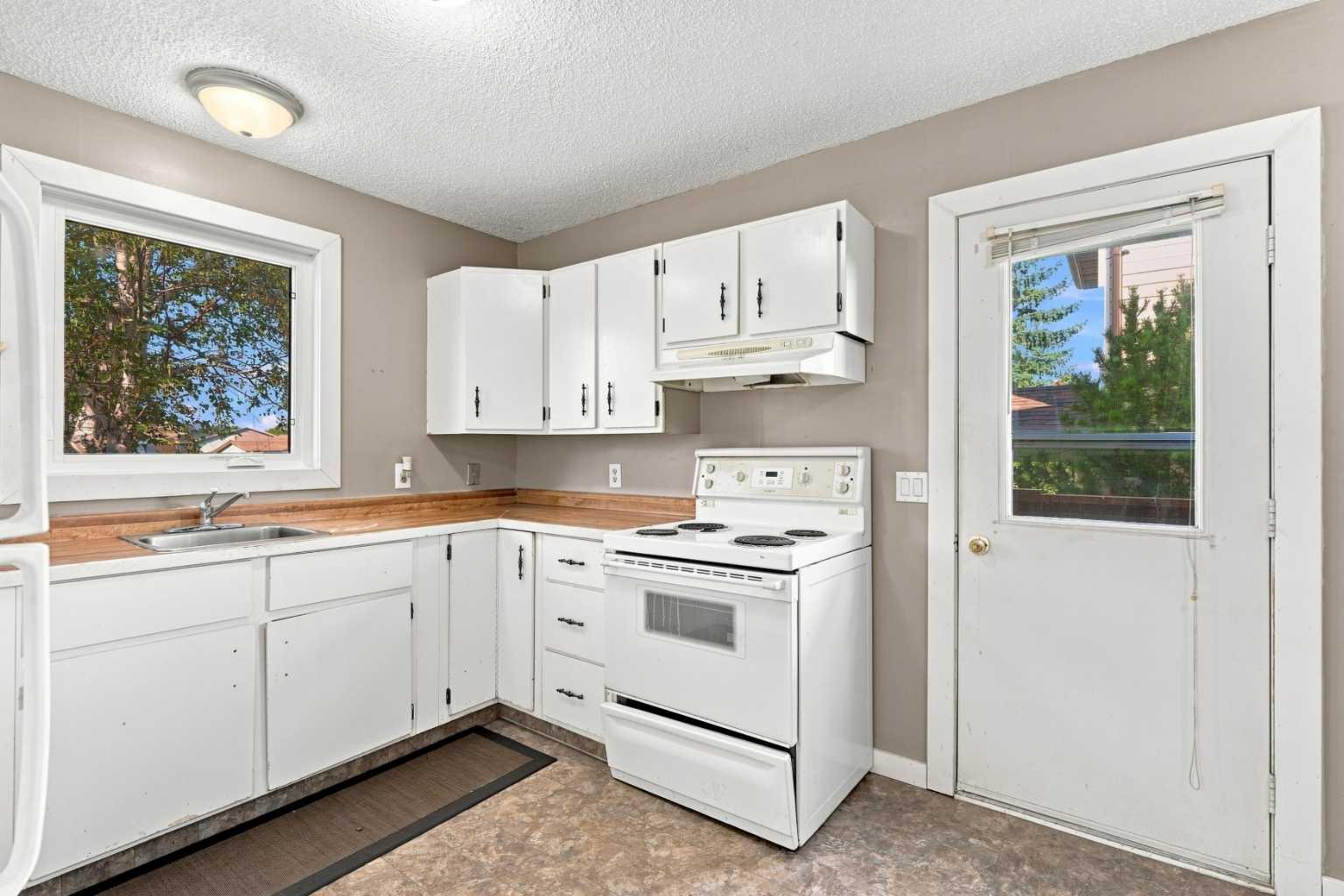 64 Castlebrook Rise NE