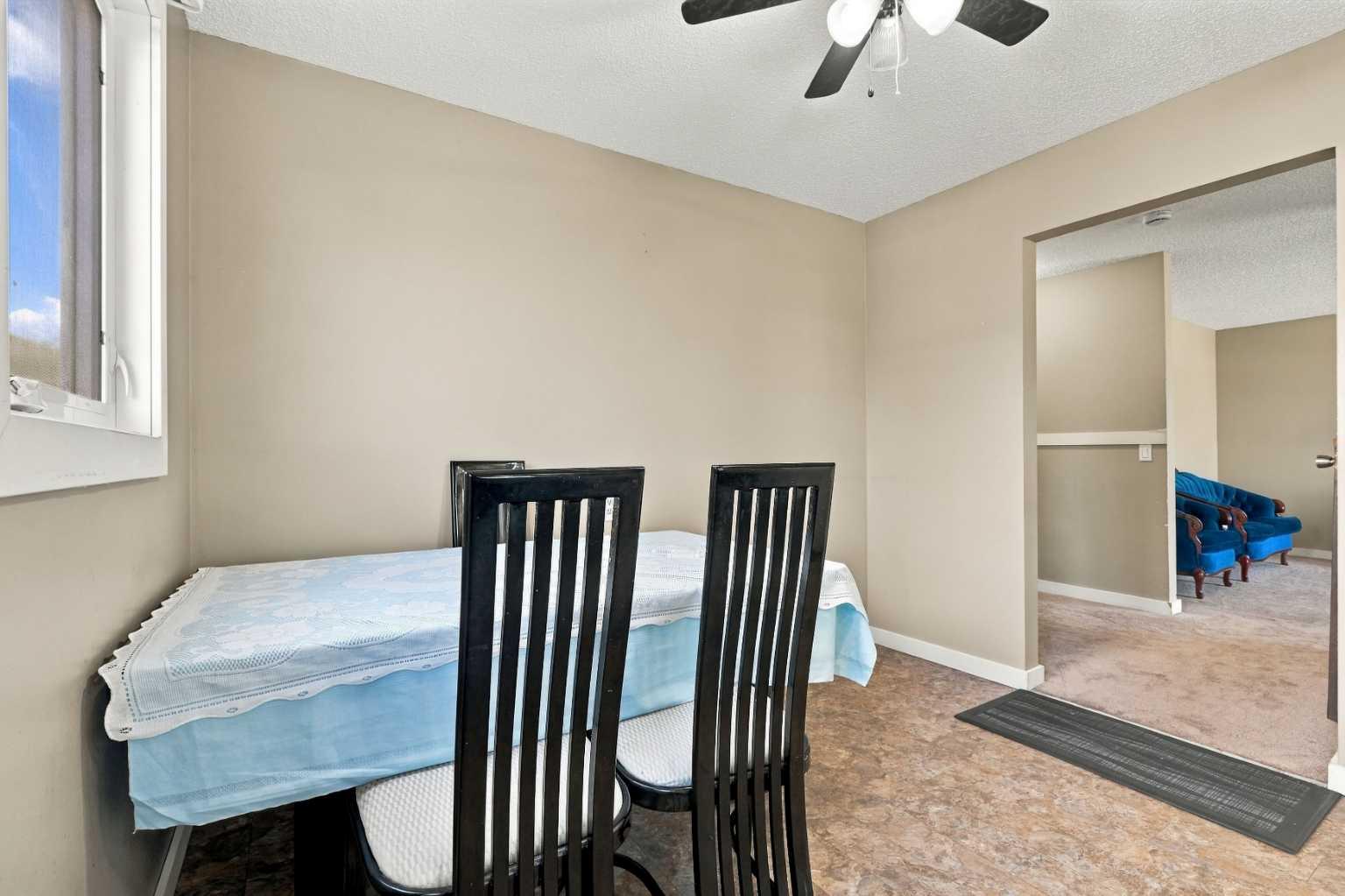 64 Castlebrook Rise NE