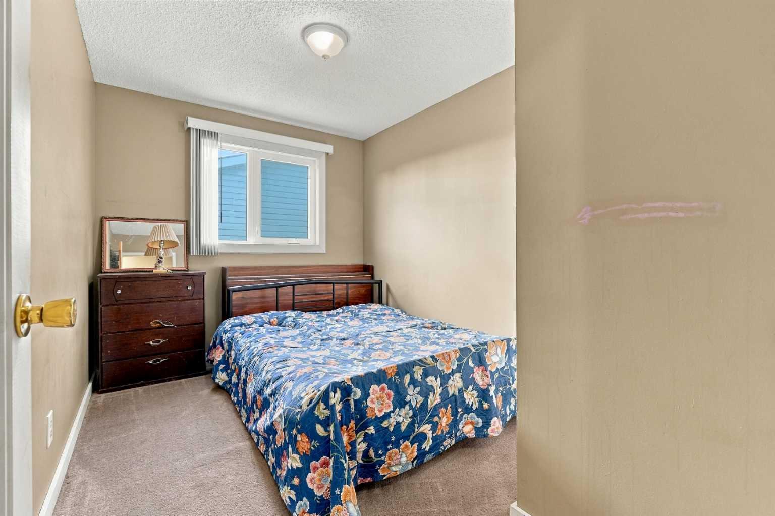 64 Castlebrook Rise NE