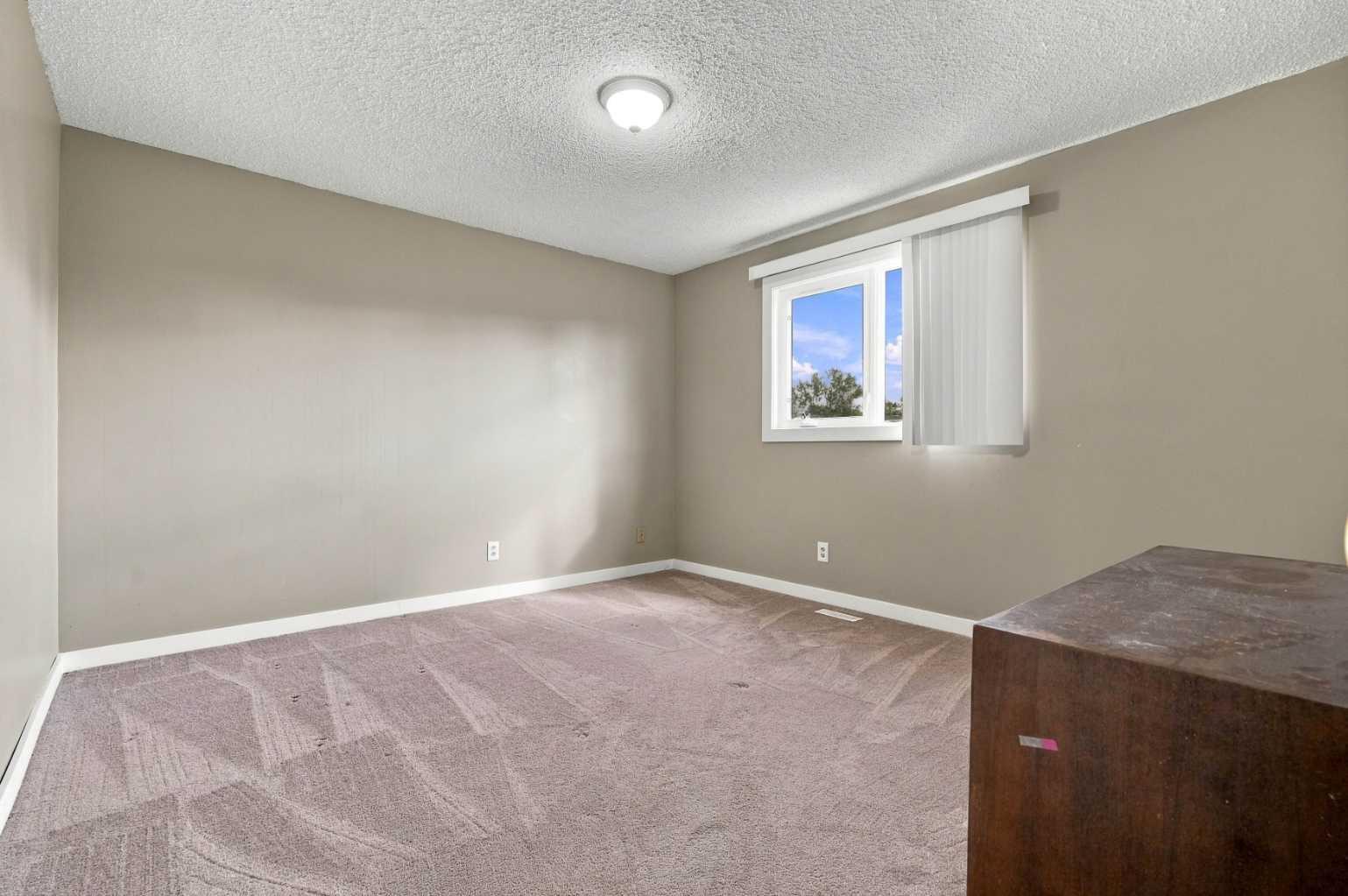 64 Castlebrook Rise NE
