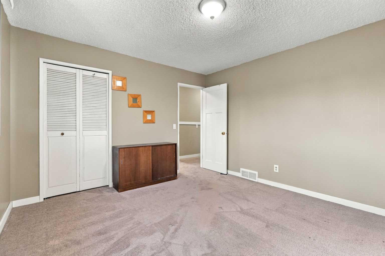 64 Castlebrook Rise NE