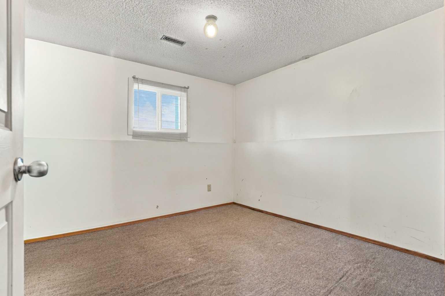 64 Castlebrook Rise NE