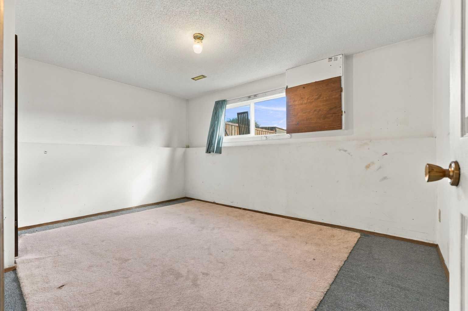 64 Castlebrook Rise NE