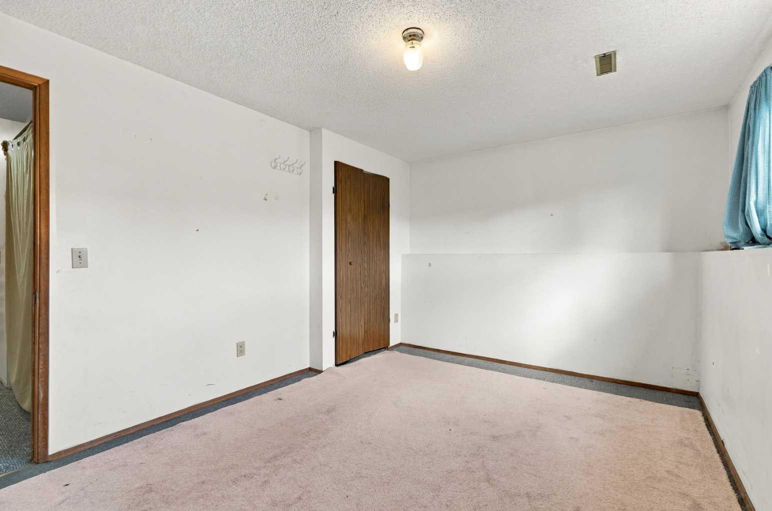 64 Castlebrook Rise NE