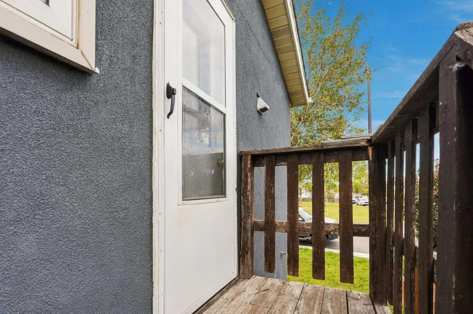 64 Castlebrook Rise NE