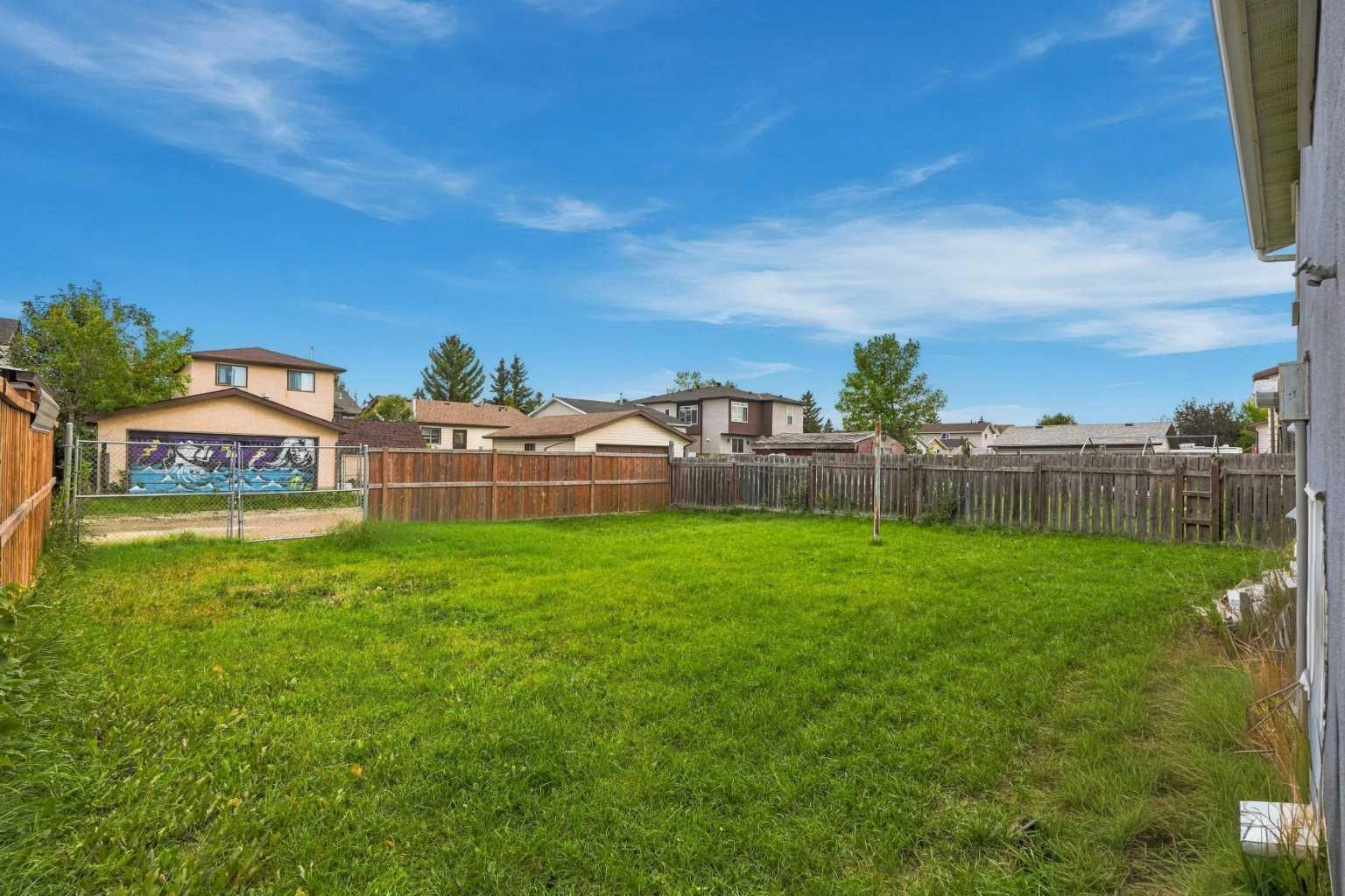 64 Castlebrook Rise NE