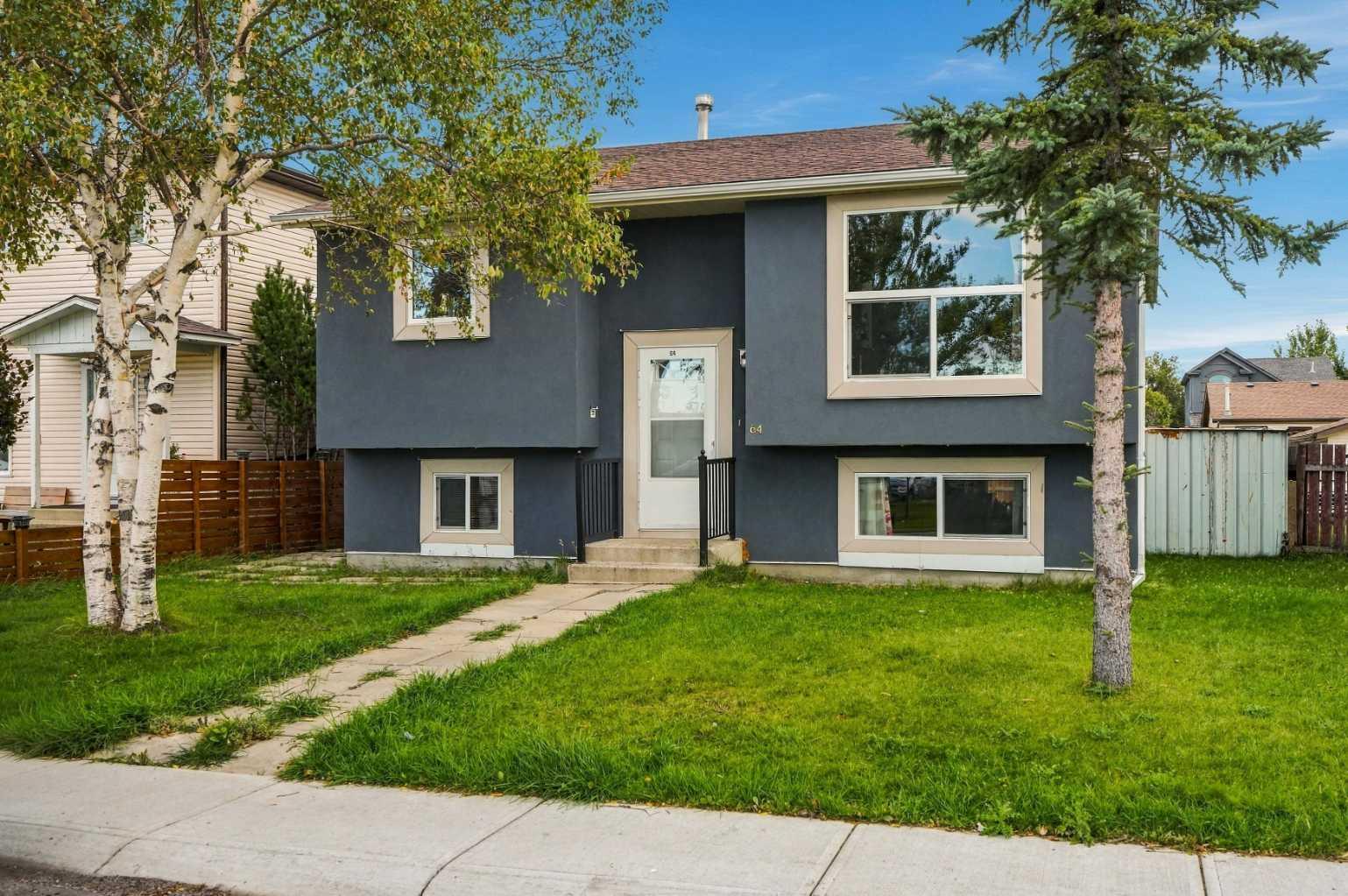64 Castlebrook Rise NE