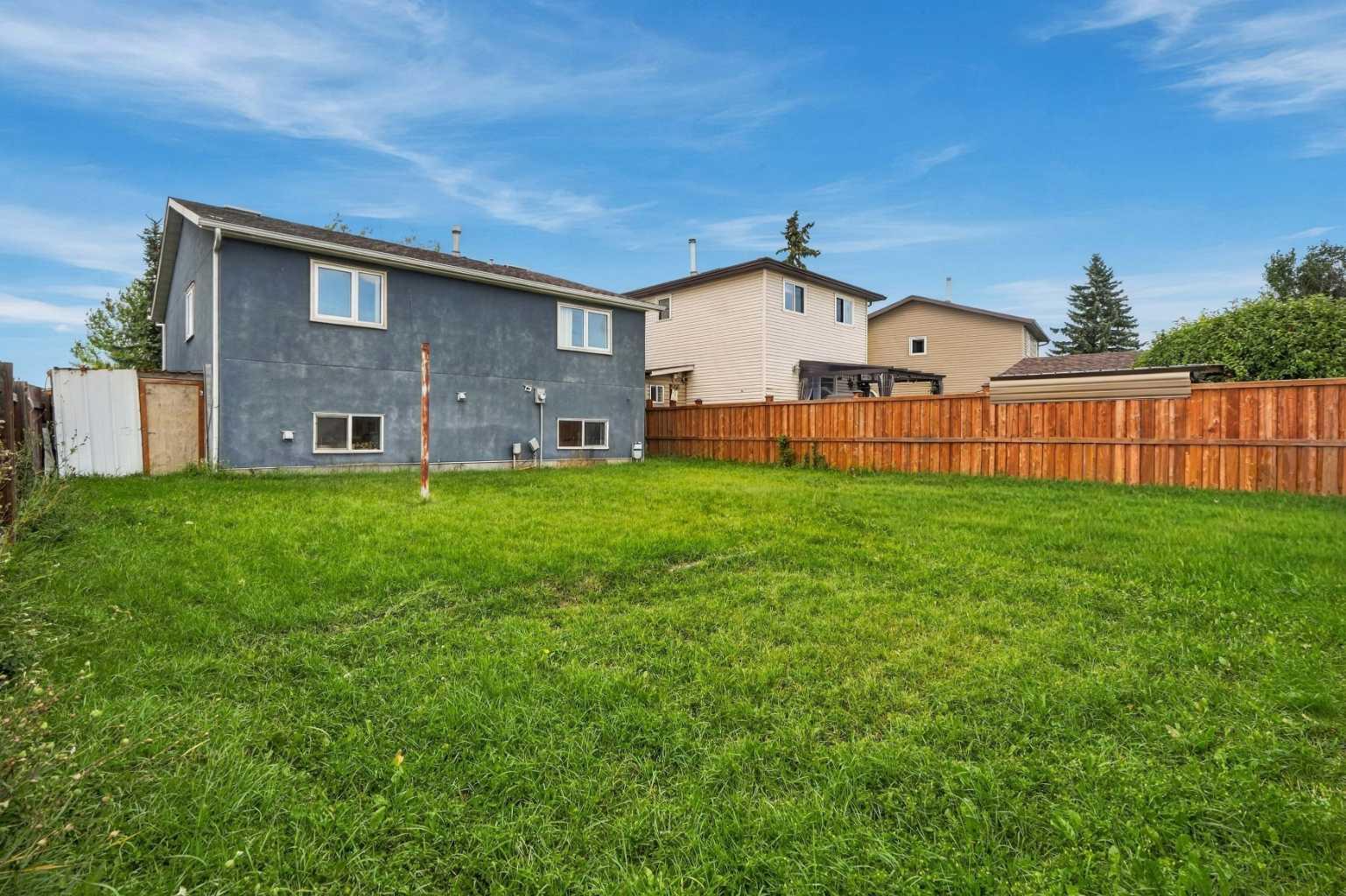 64 Castlebrook Rise NE