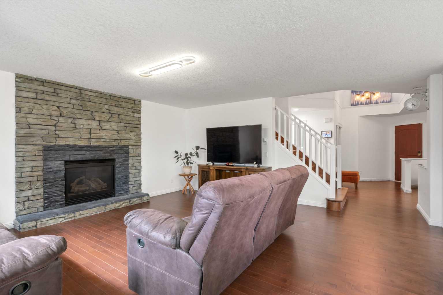 84 Everwillow Park SW