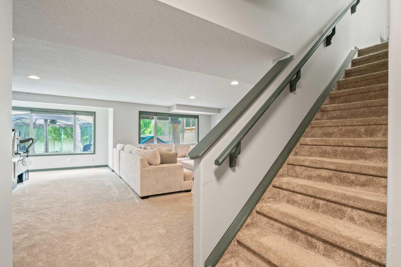 84 Everwillow Park SW