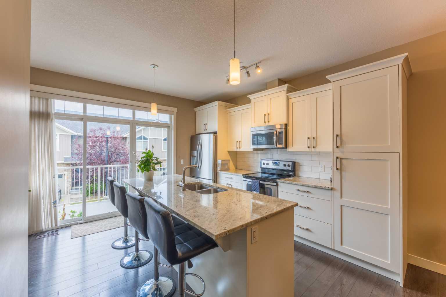 563 EVANSTON Manor NW