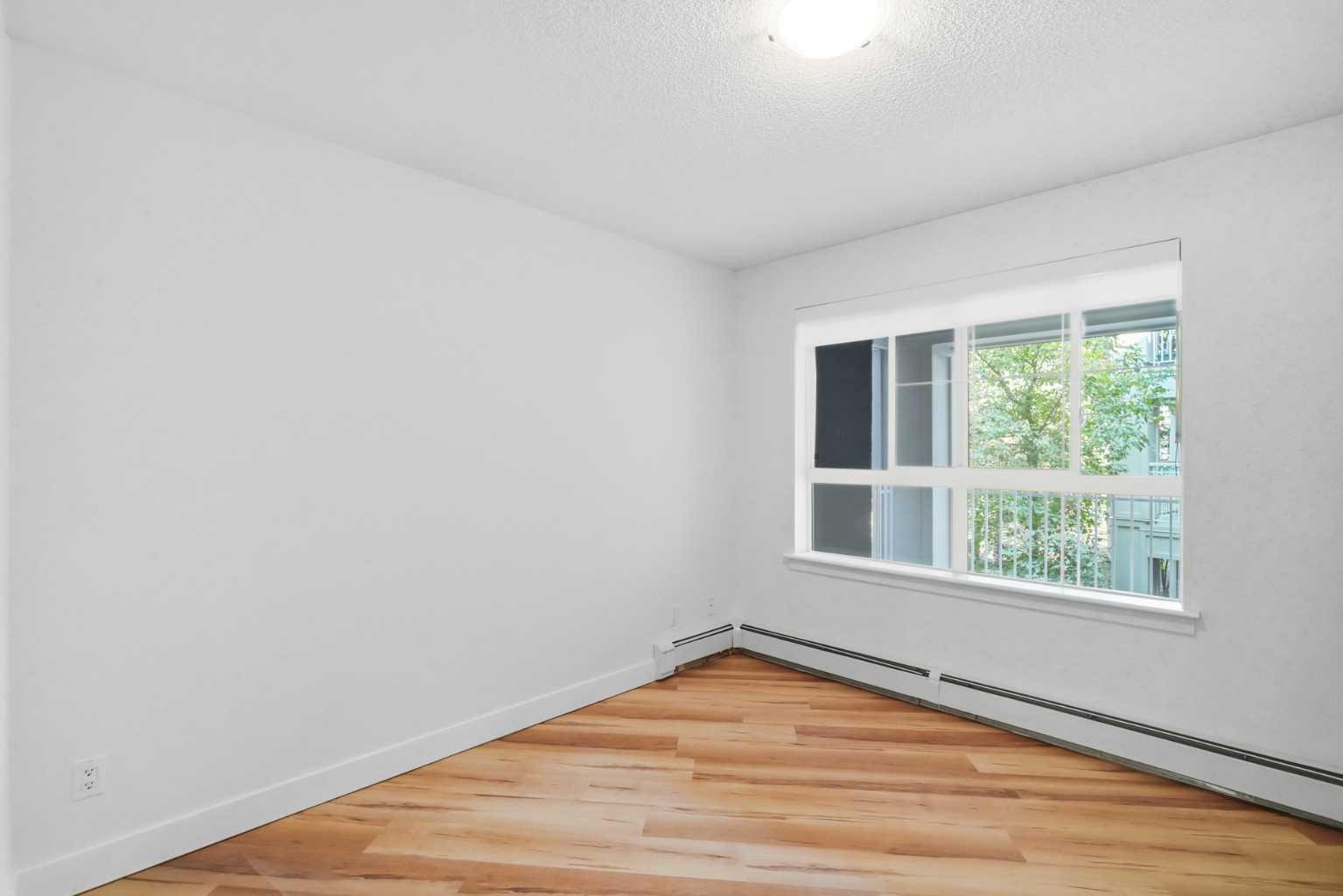 235, 35 Richard Court SW