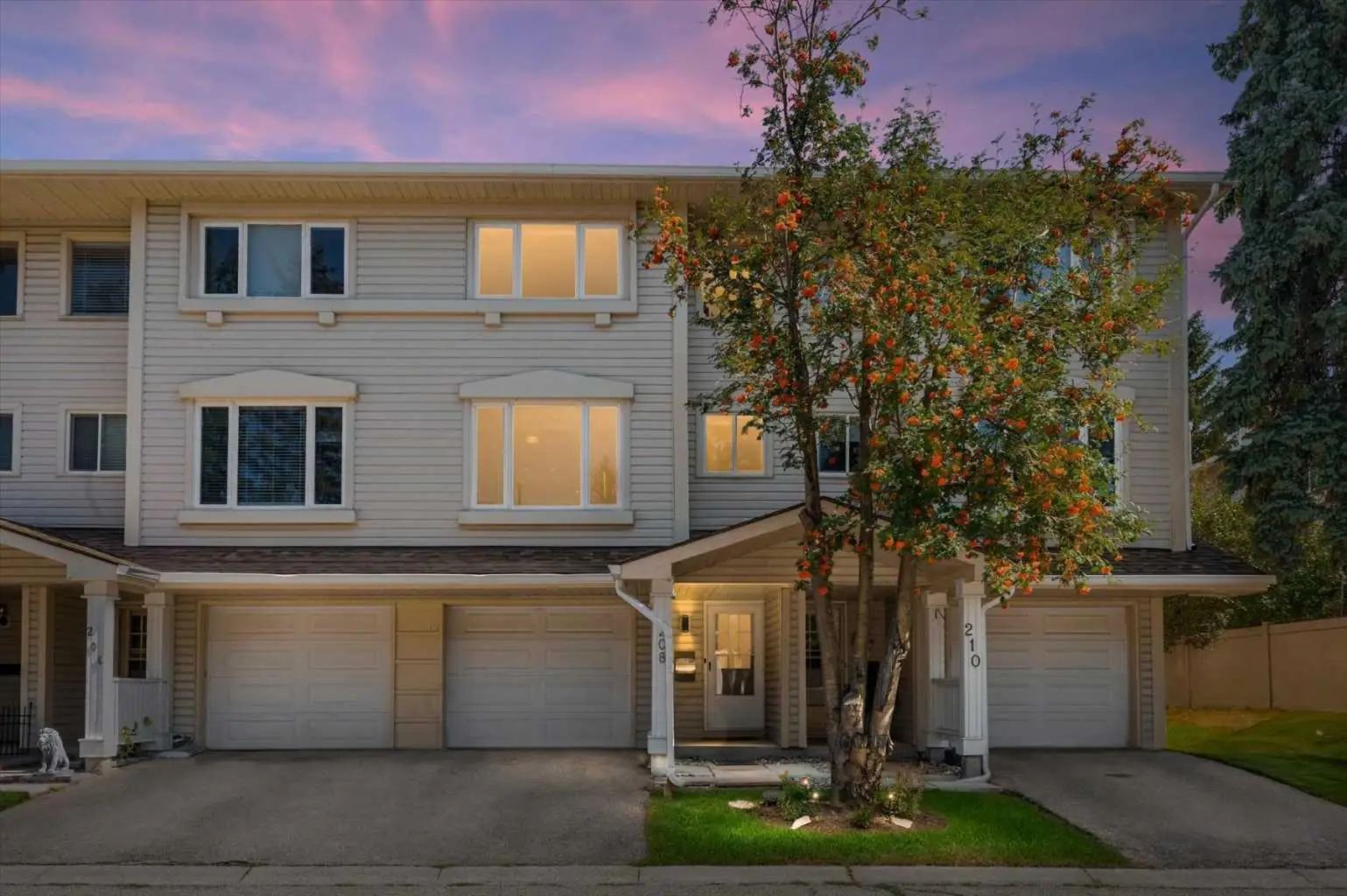 208 Queenston Heights SE