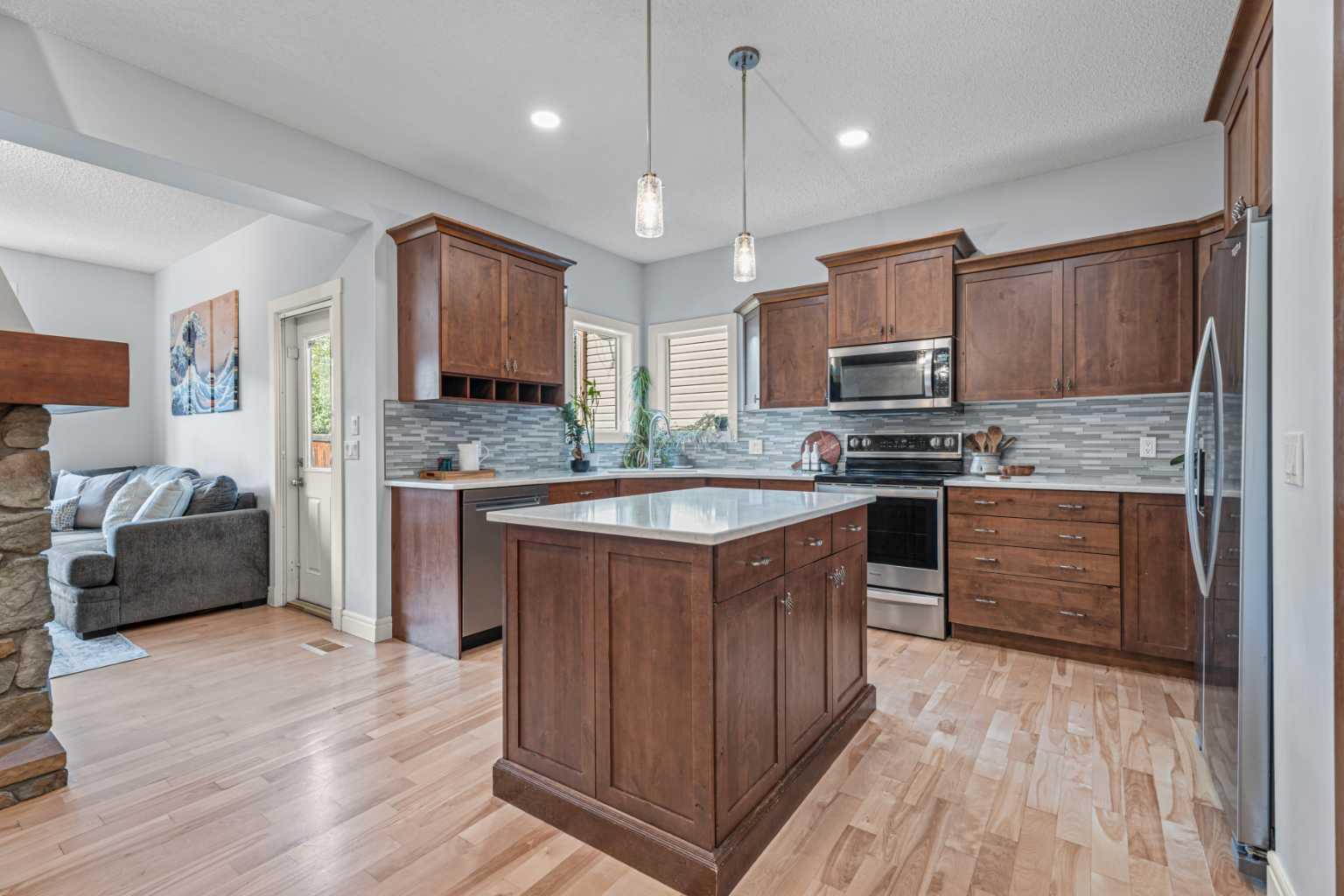 295 Aspen Hills Close SW