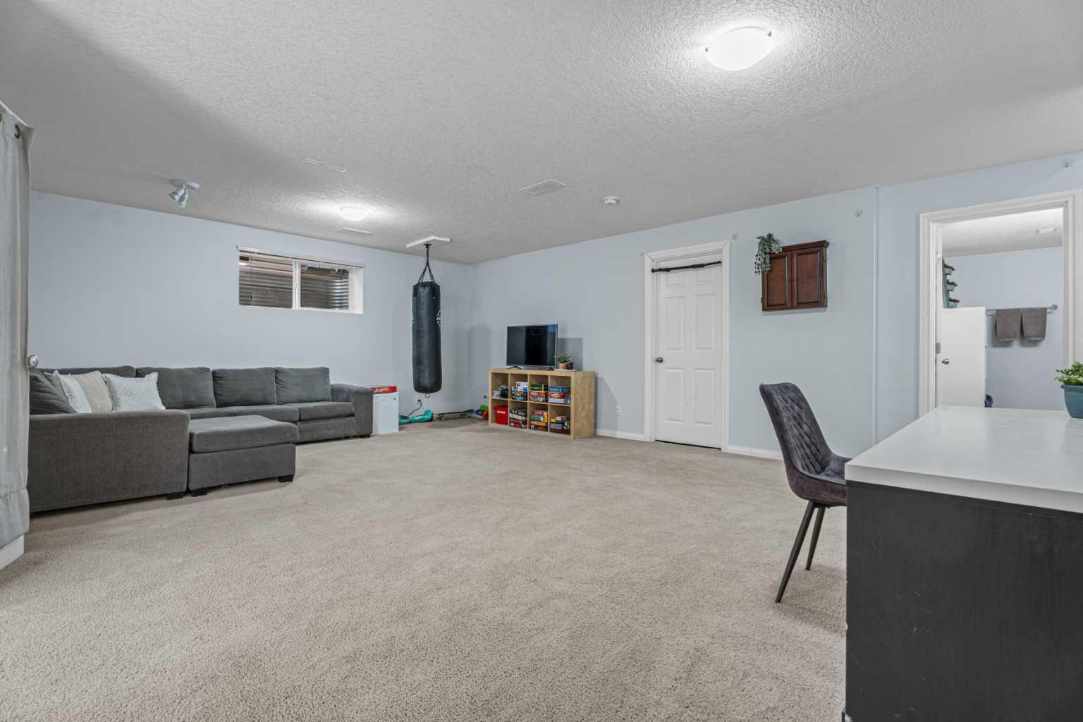 295 Aspen Hills Close SW