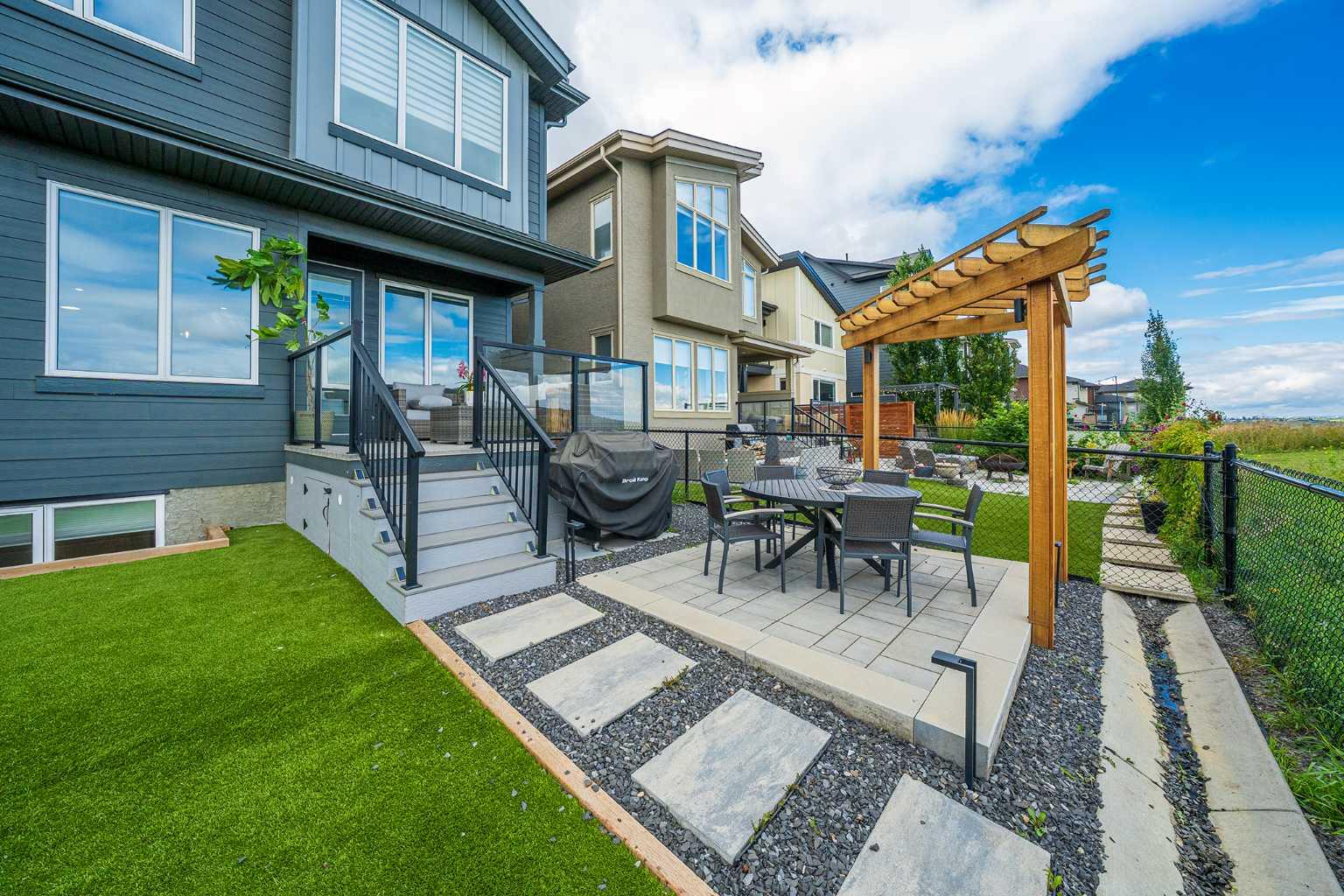 92 Walcrest View SE