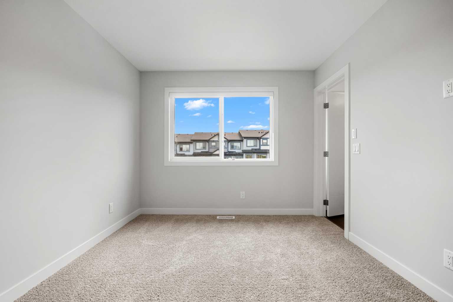 802, 4 Sage Hill Rise NW