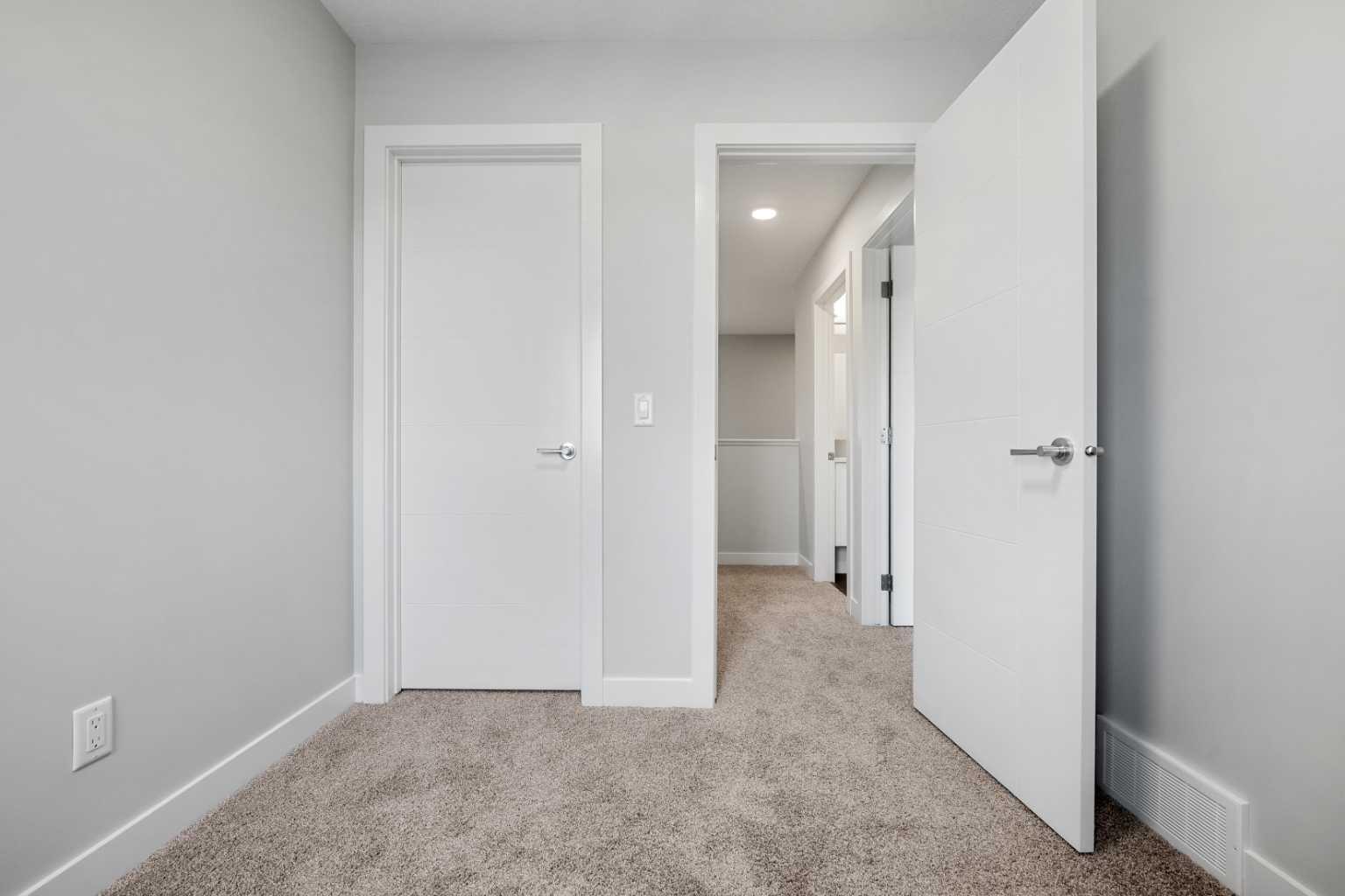 802, 4 Sage Hill Rise NW