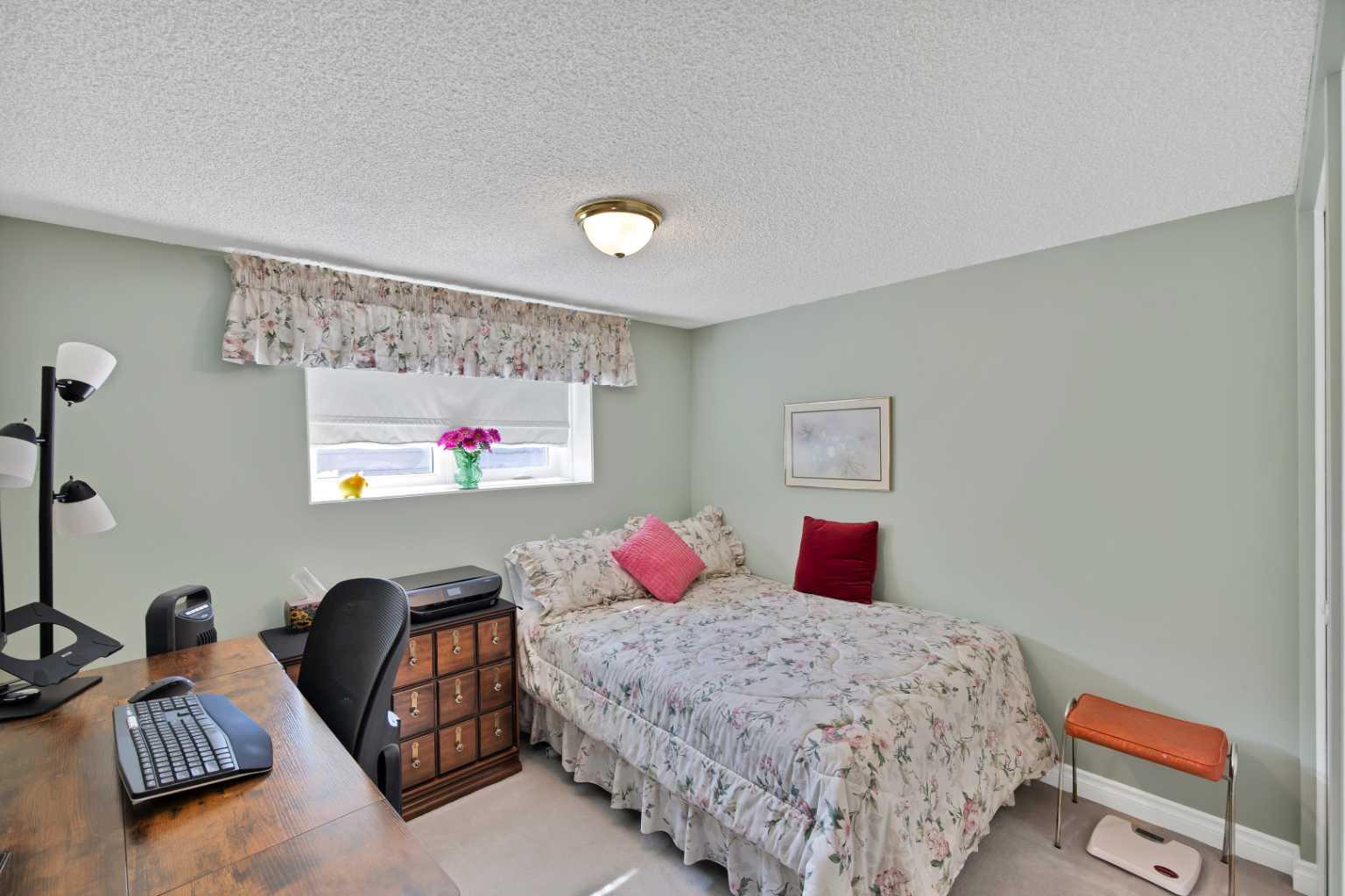 256 Parkwood Close SE