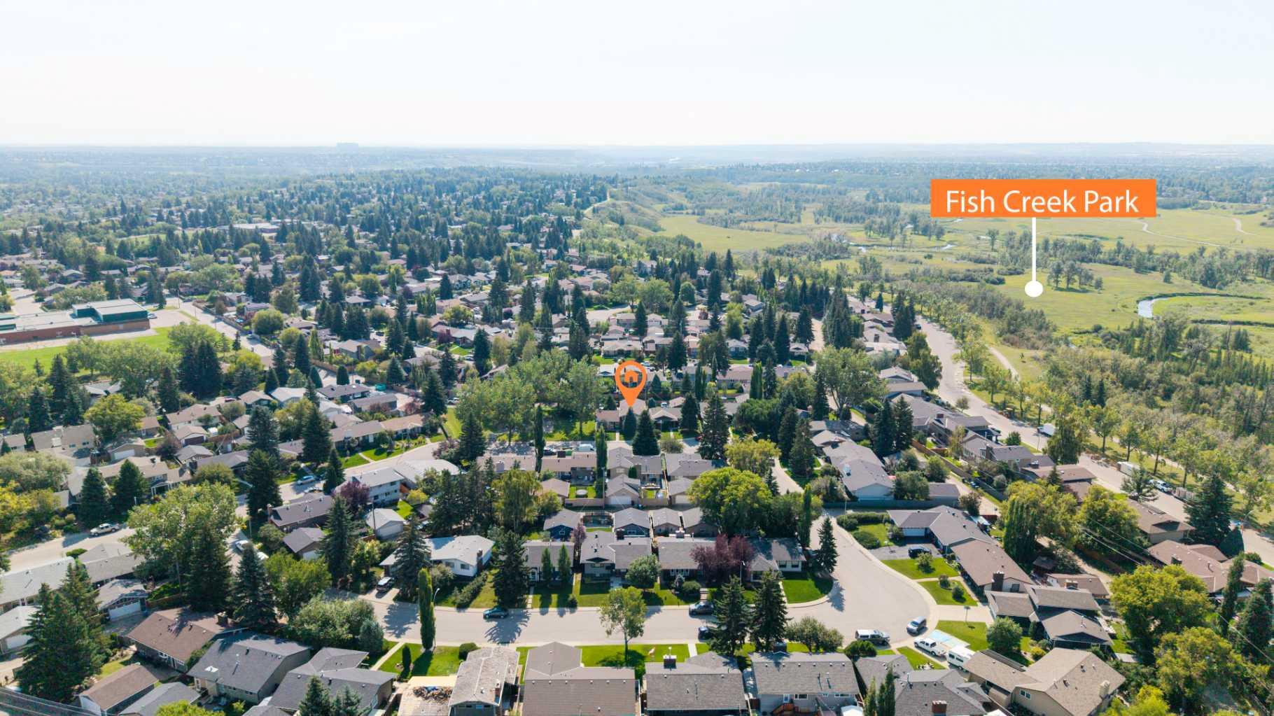 256 Parkwood Close SE