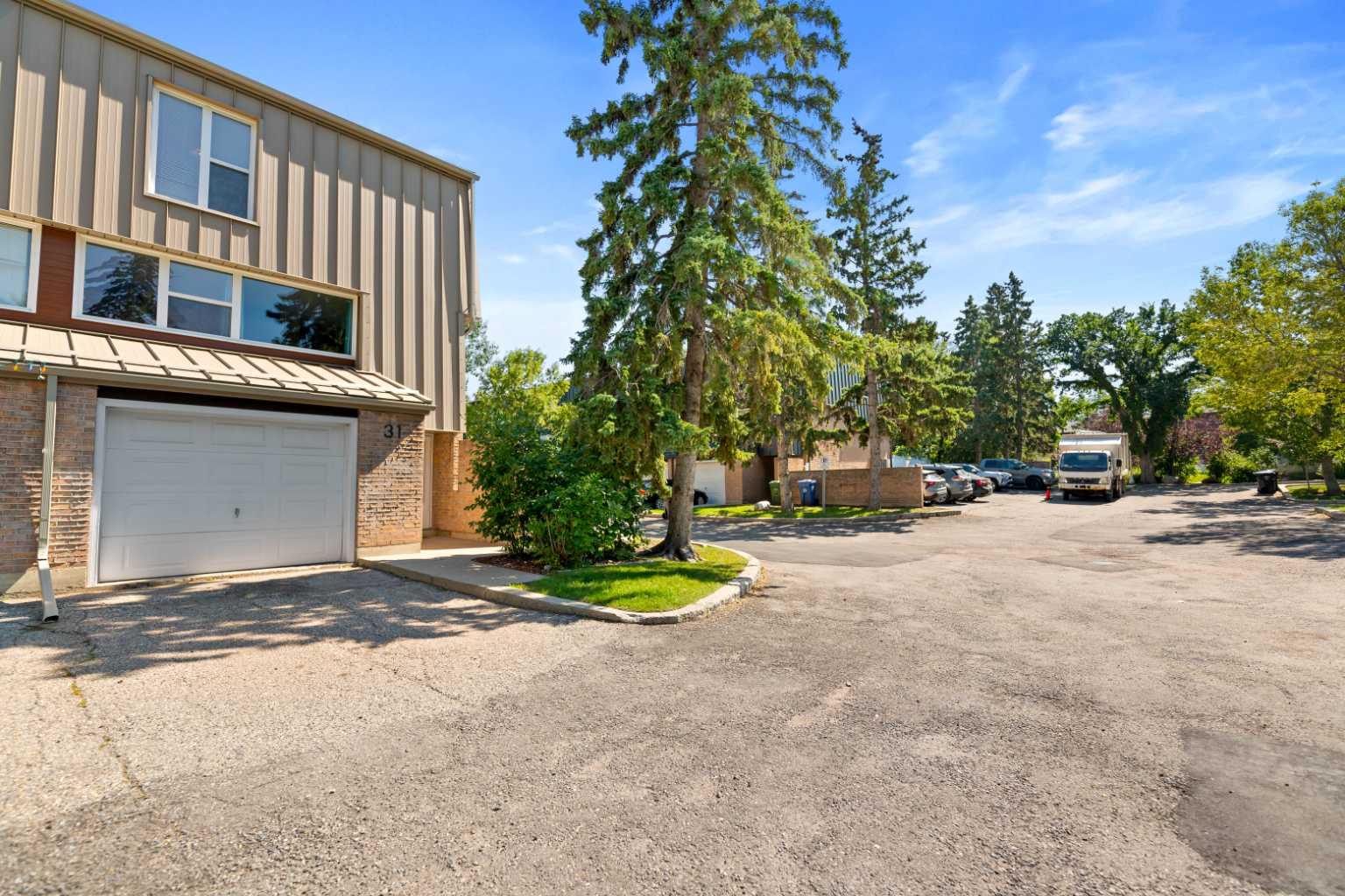31 Brae Glen Court SW
