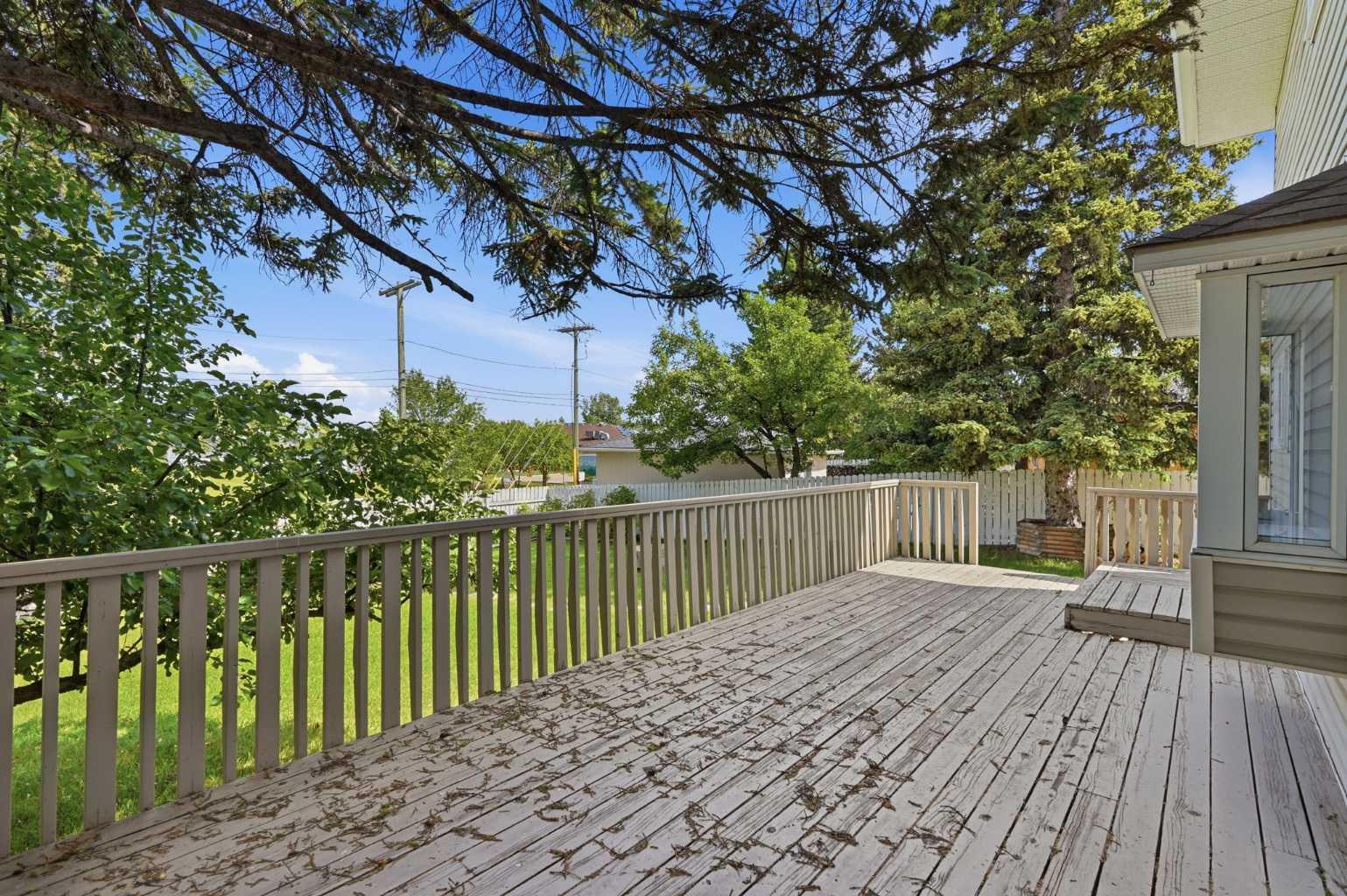 820 Canford Crescent SW