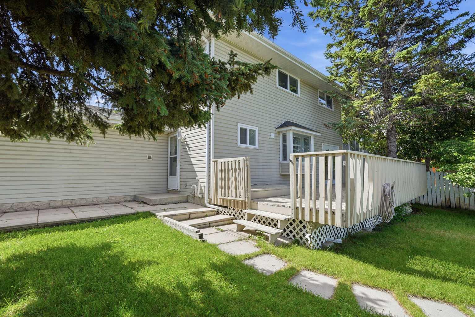 820 Canford Crescent SW
