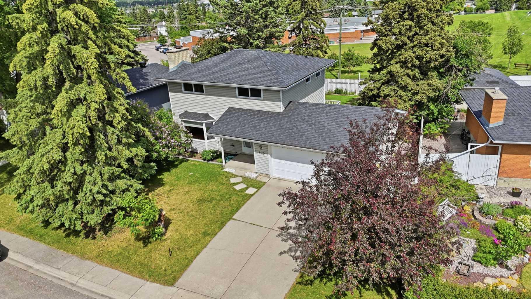 820 Canford Crescent SW