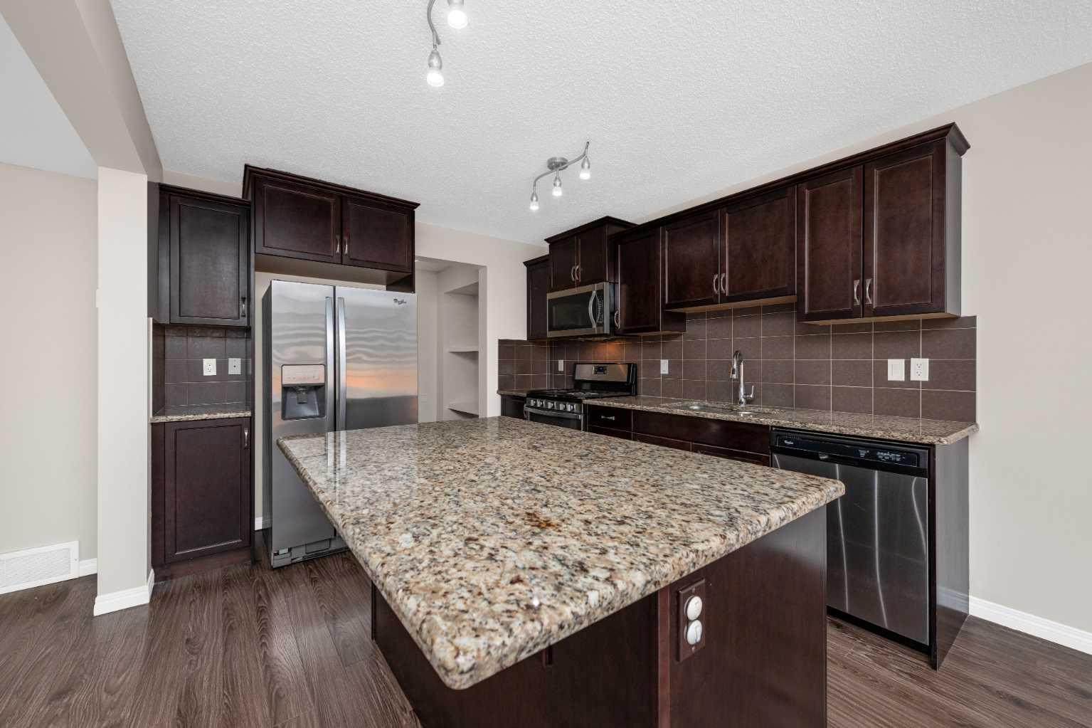 17 Cityscape View NE