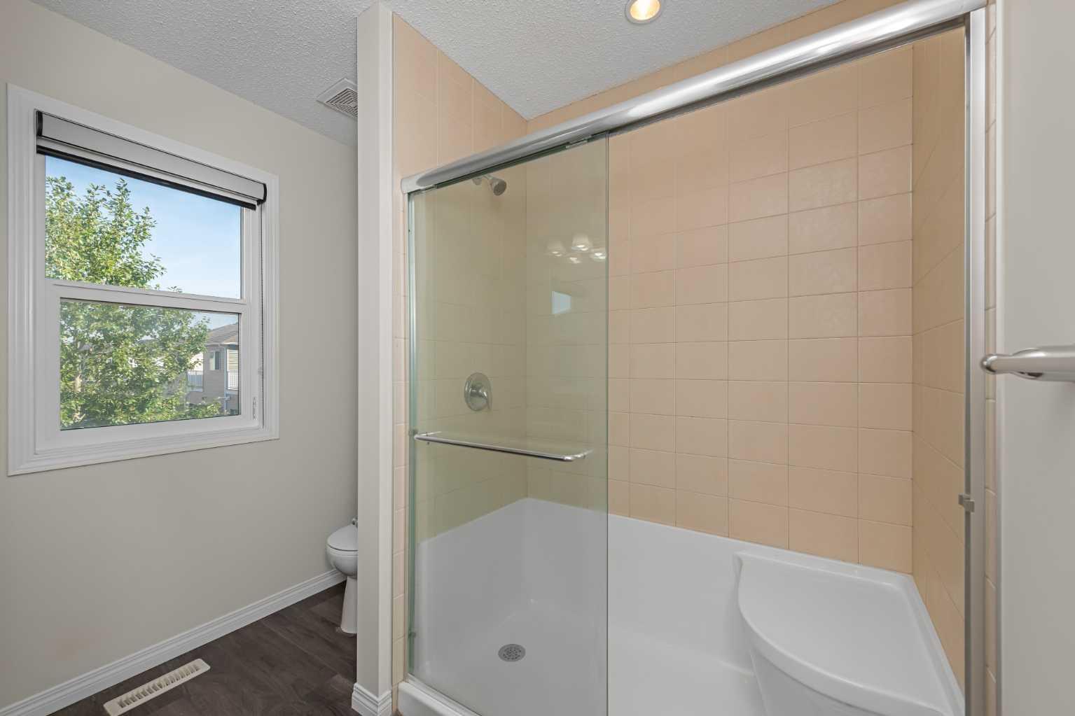 17 Cityscape View NE