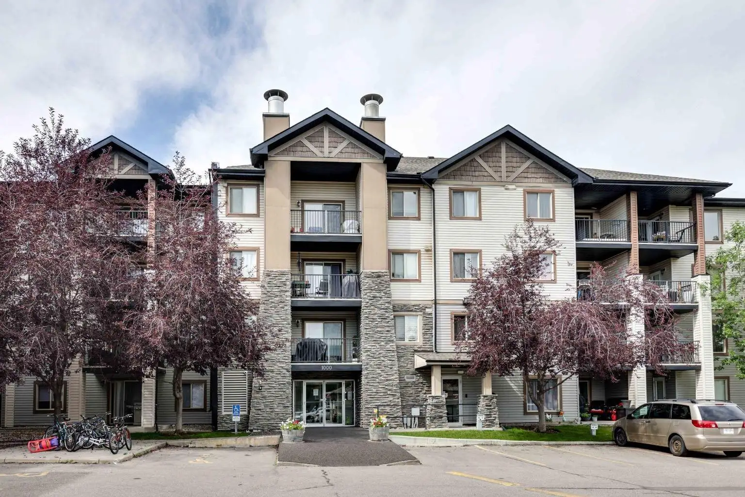 1323, 8 Bridlecrest Drive SW