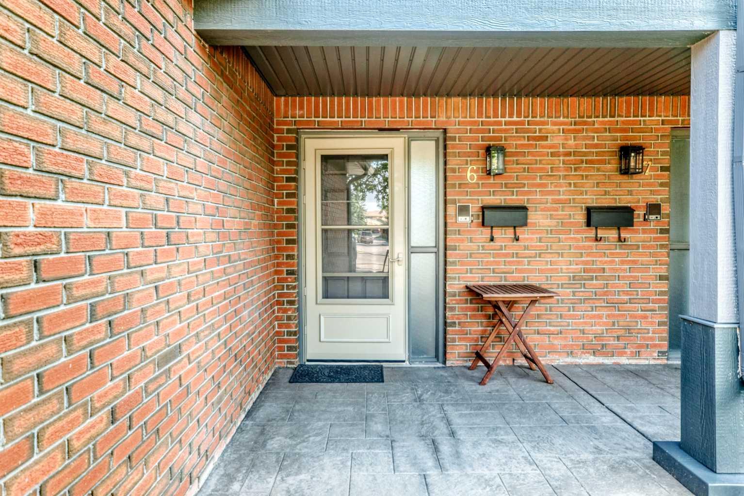 6, 64 woodacres Crescent SW