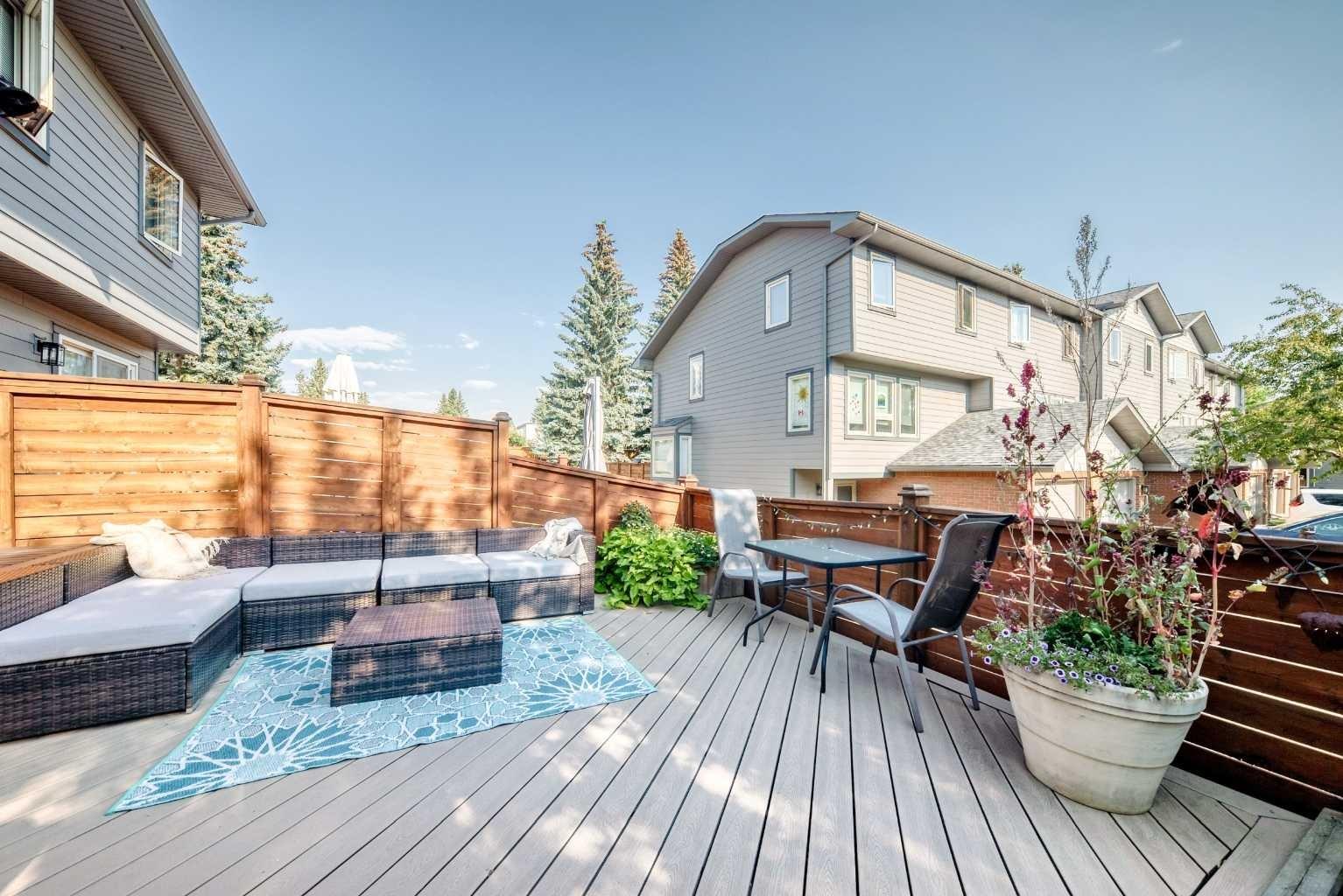 6, 64 woodacres Crescent SW