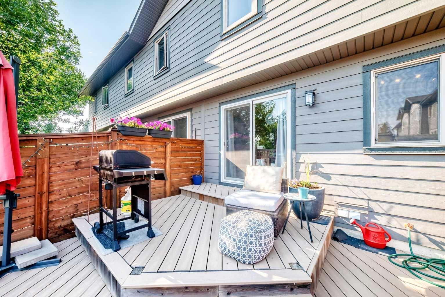 6, 64 woodacres Crescent SW