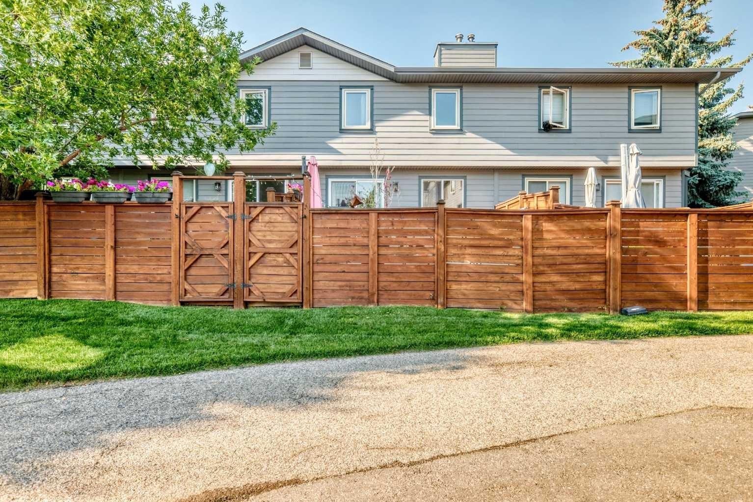 6, 64 woodacres Crescent SW