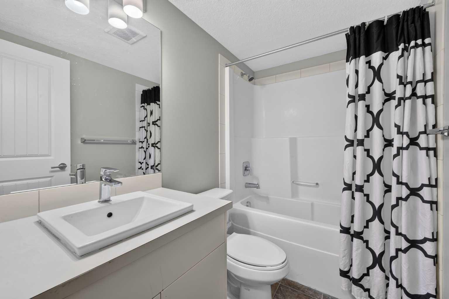 313, 130 AUBURN MEADOWS View SE