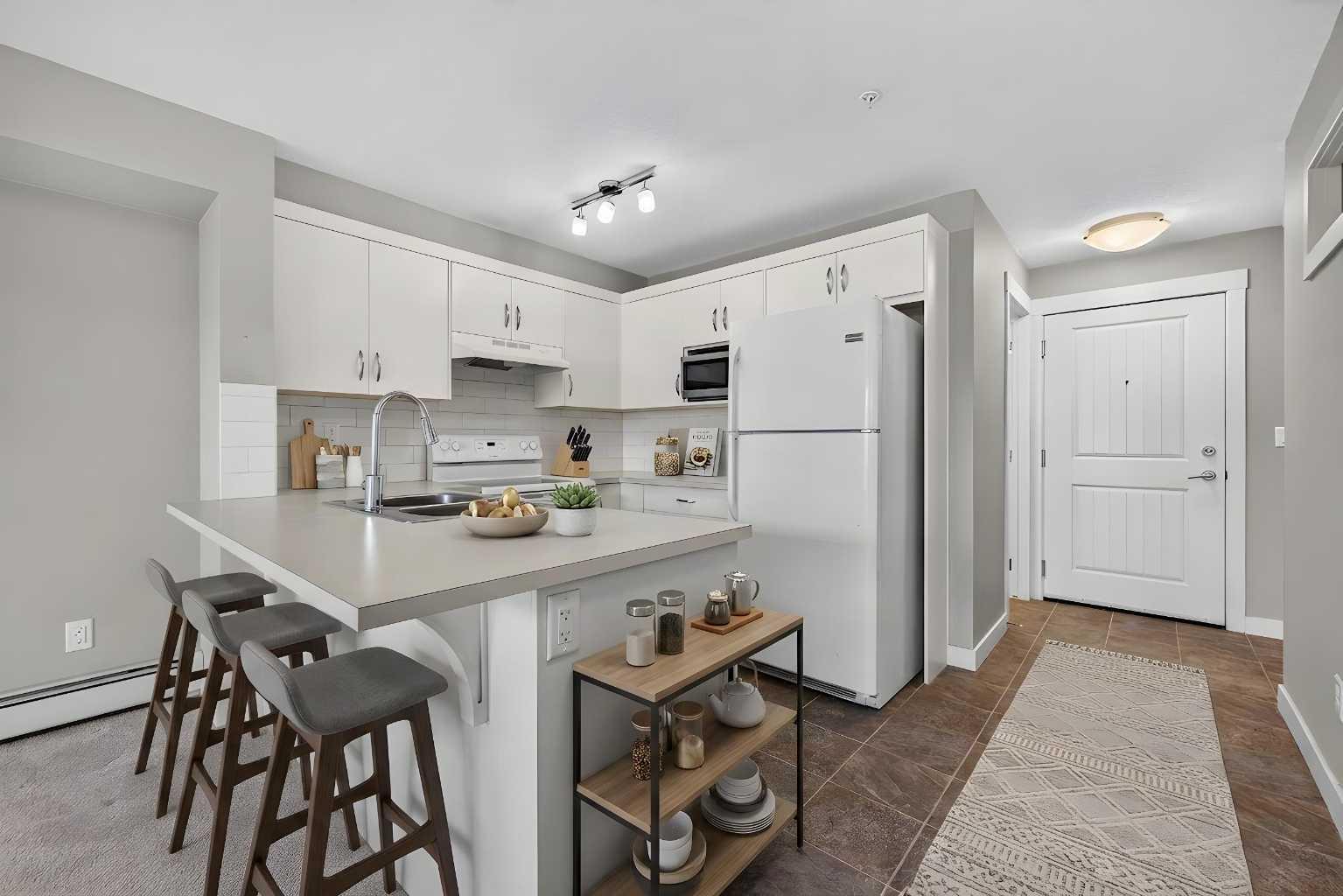 313, 130 AUBURN MEADOWS View SE