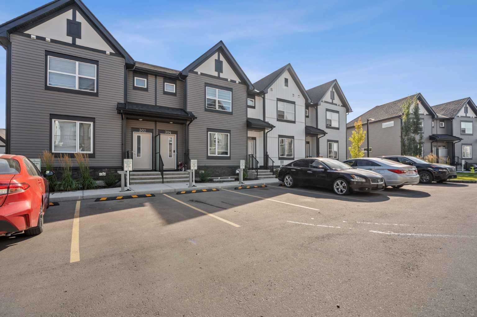 108, 75 Evanscrest Common NW