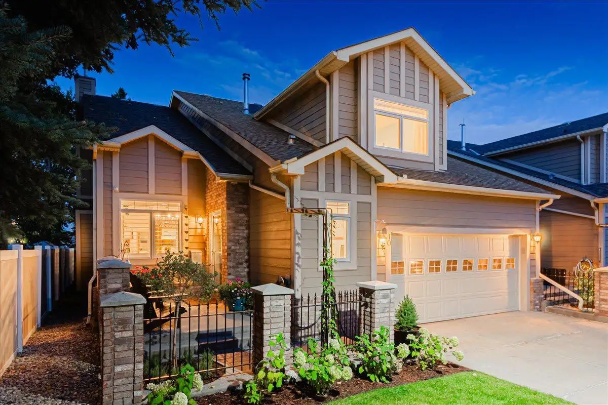 10 Varsity Estates Park NW