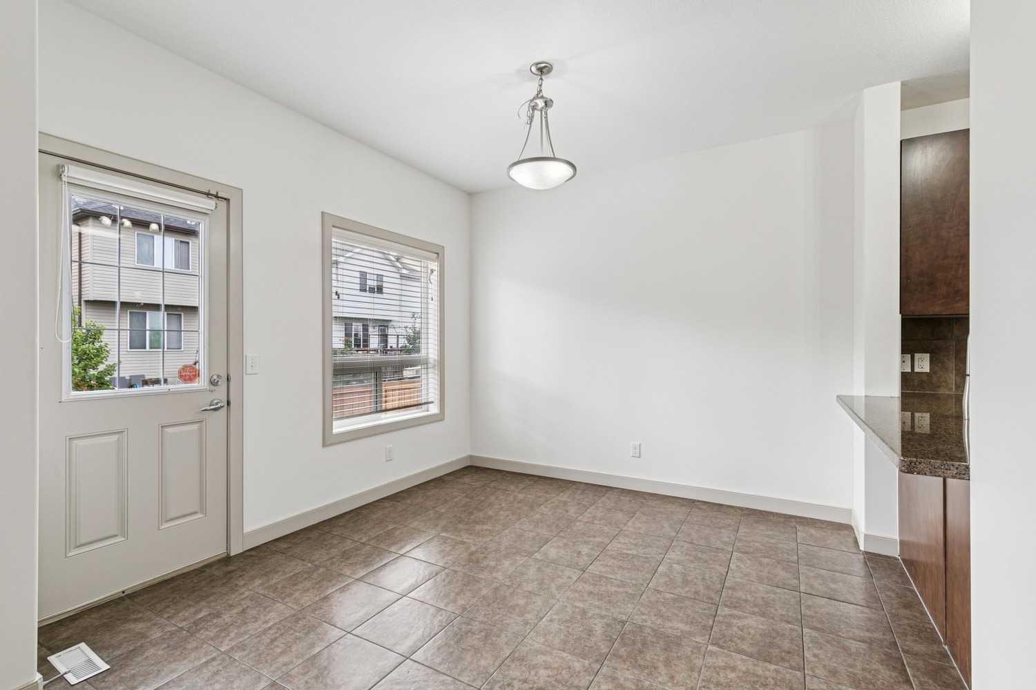 67 Everwoods Park SW