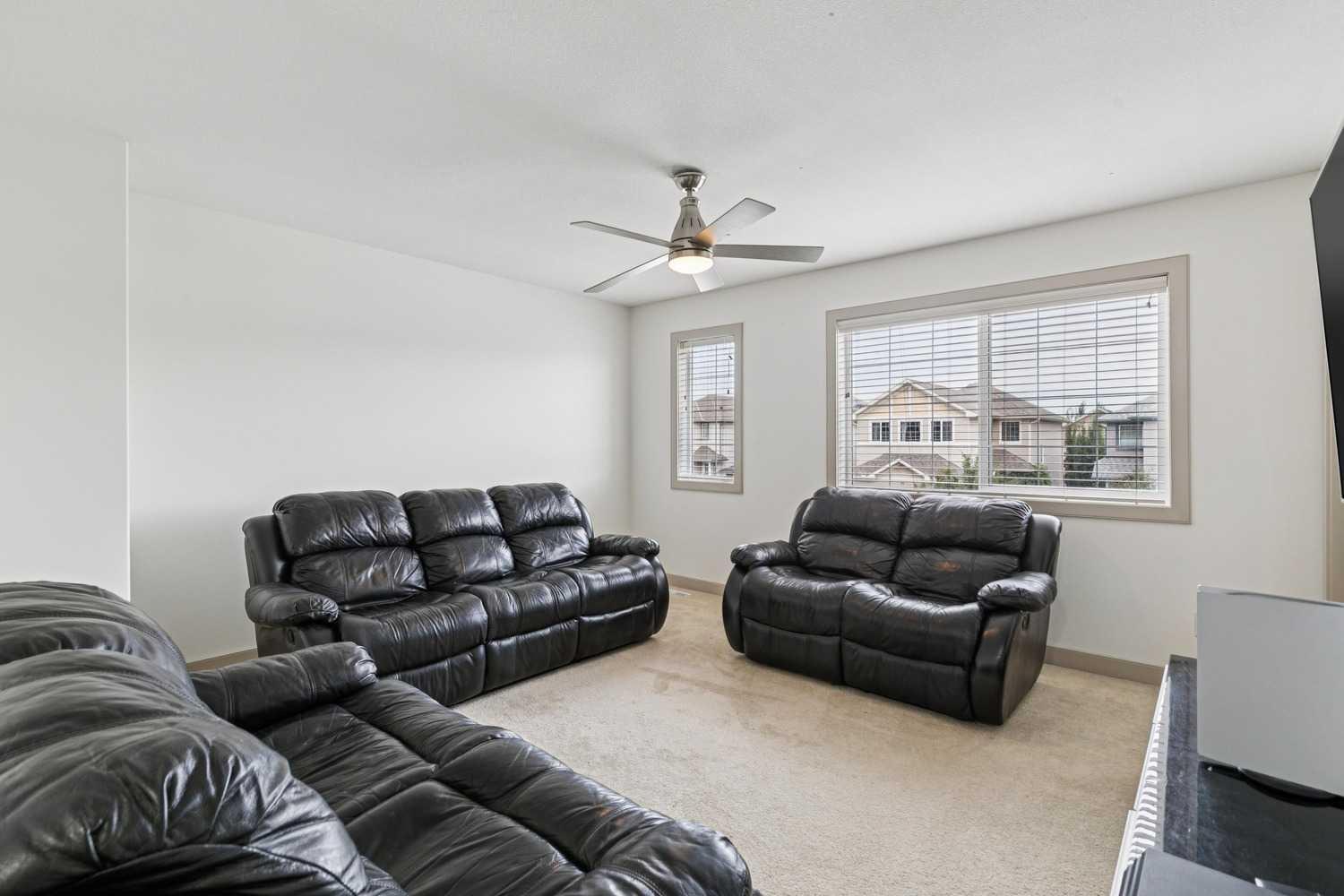 67 Everwoods Park SW