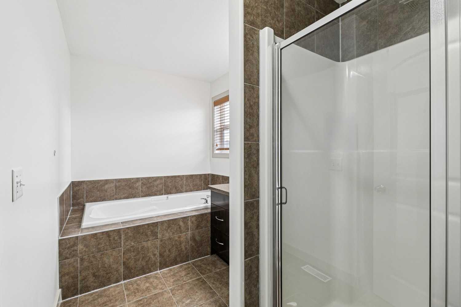 67 Everwoods Park SW