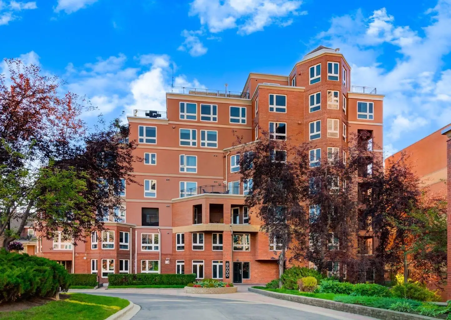 8402, 400 Eau Claire Avenue SW