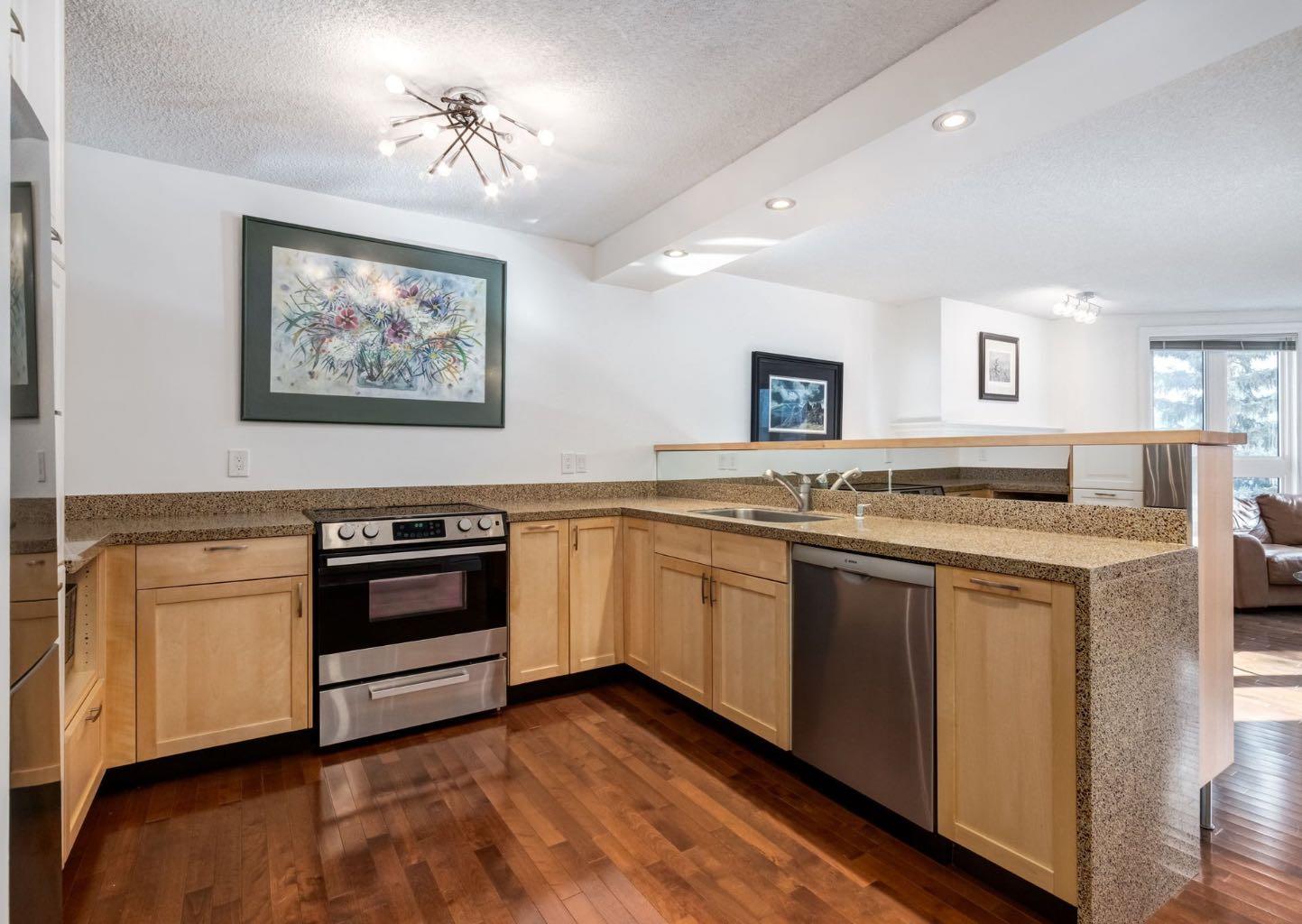 8402, 400 Eau Claire Avenue SW