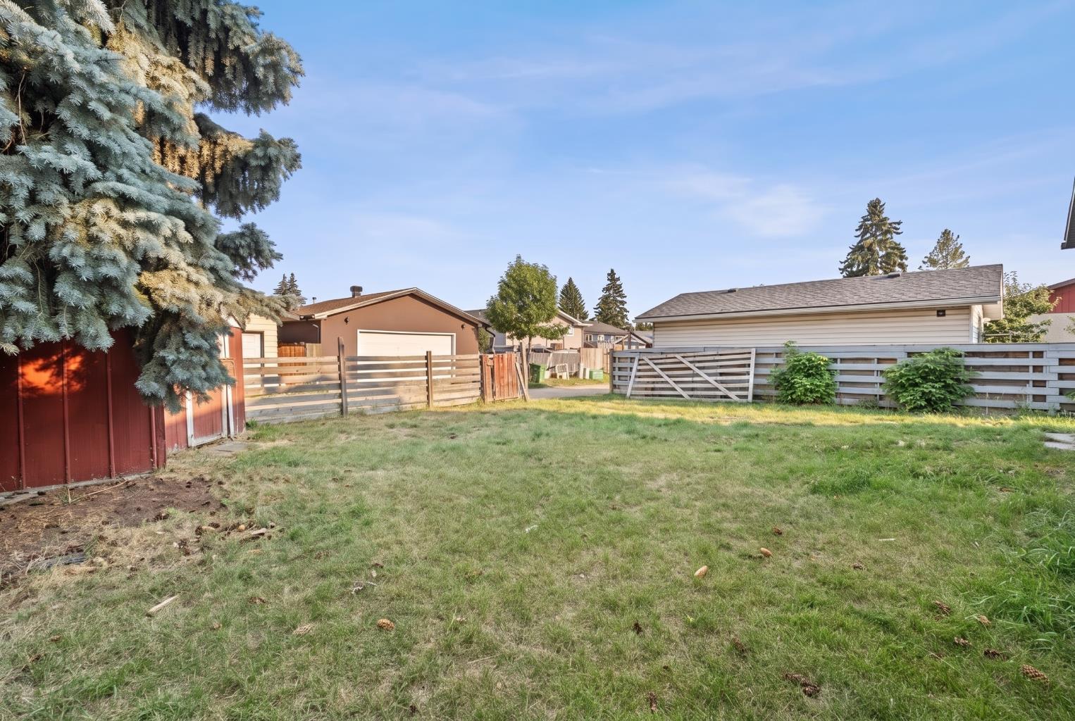 259 Manora Crescent NE