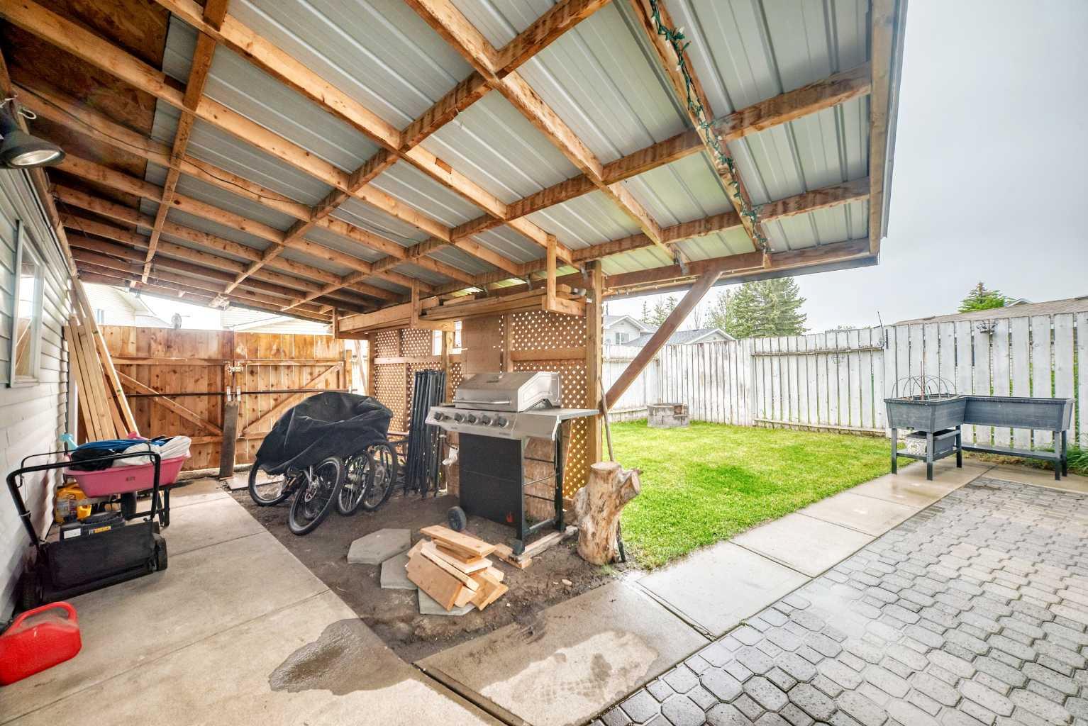 16 Martinridge Way NE