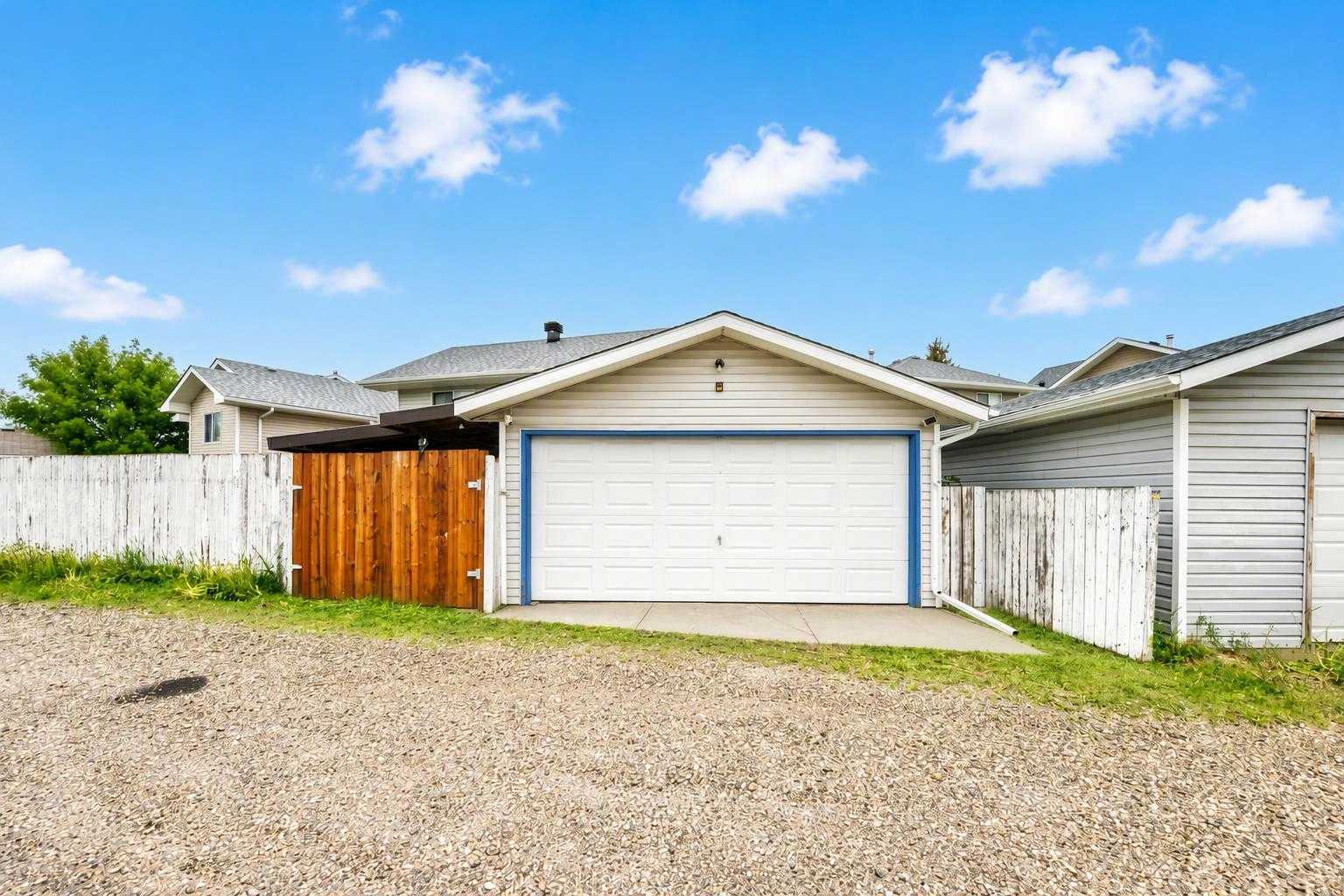 16 Martinridge Way NE