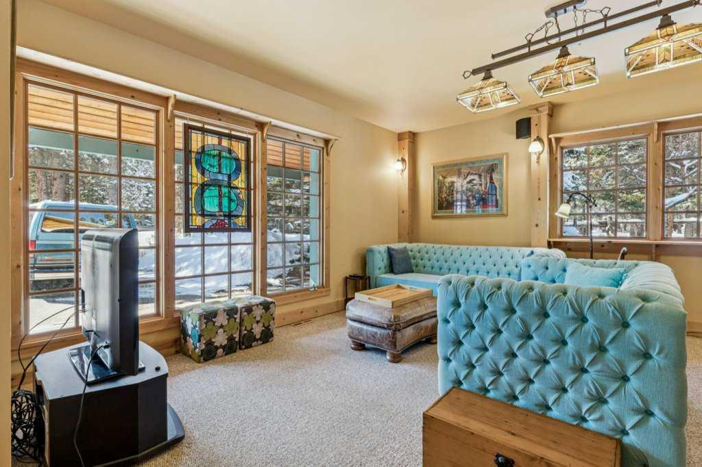 4 Pine Avenue 