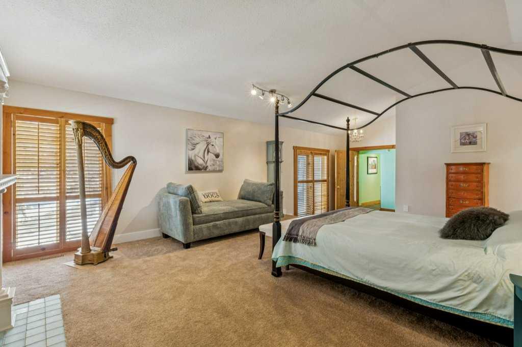 4 Pine Avenue 
