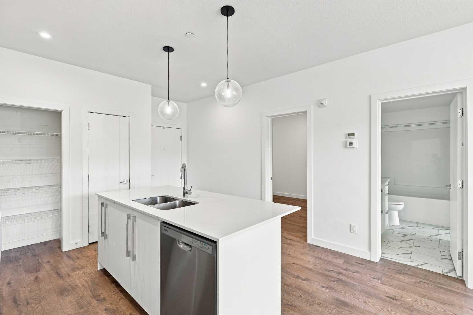 3218, 60 Skyview Ranch Road NE